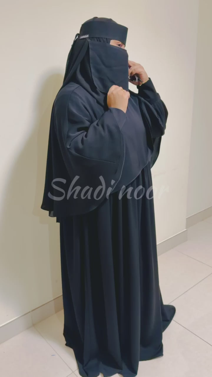Dubai abaya Trending model